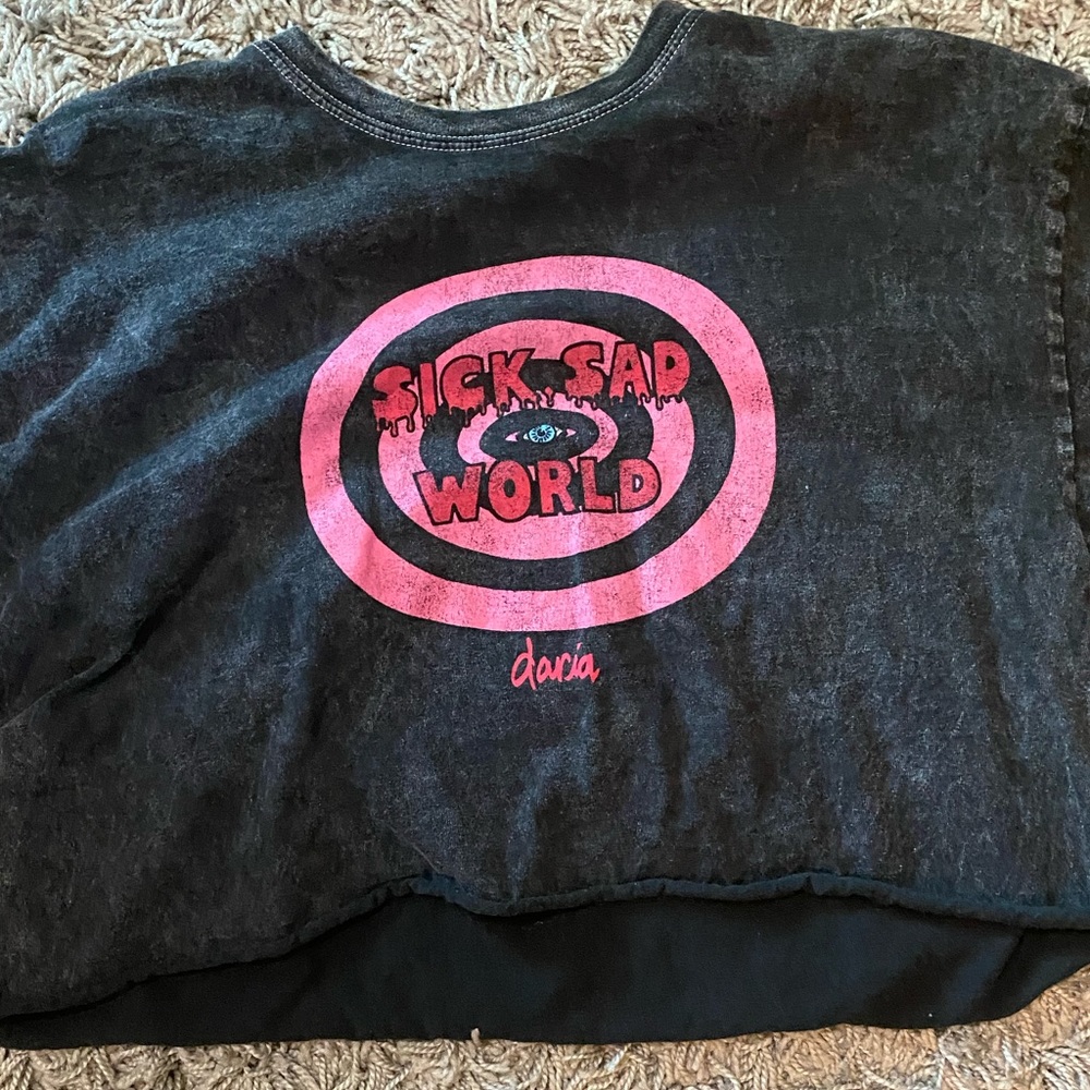 daria graphic crop top